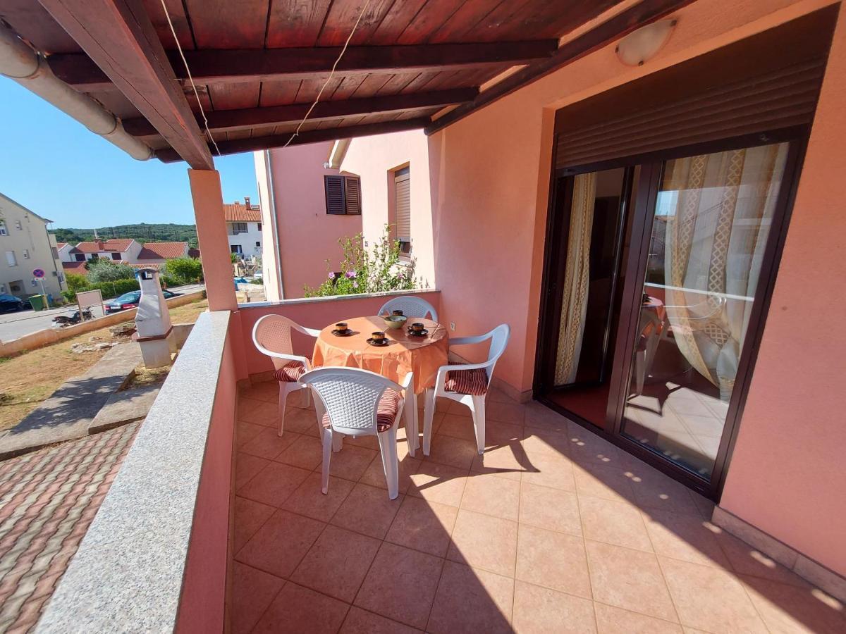Apartman Porat Apartment Pula Bagian luar foto