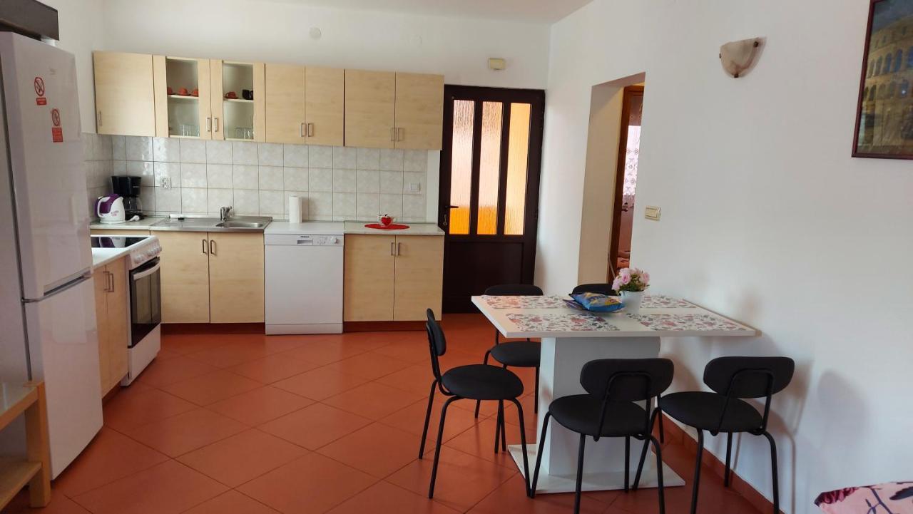 Apartman Porat Apartment Pula Bagian luar foto