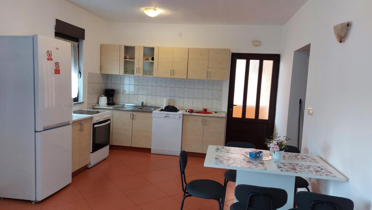 Apartman Porat Apartment Pula Bagian luar foto